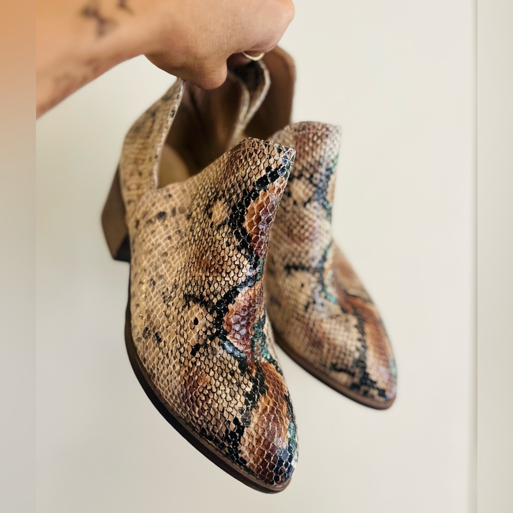 Chinese Laundry Snakeskin Reptile Boho Festival Western Faux Leather Booties 7.5